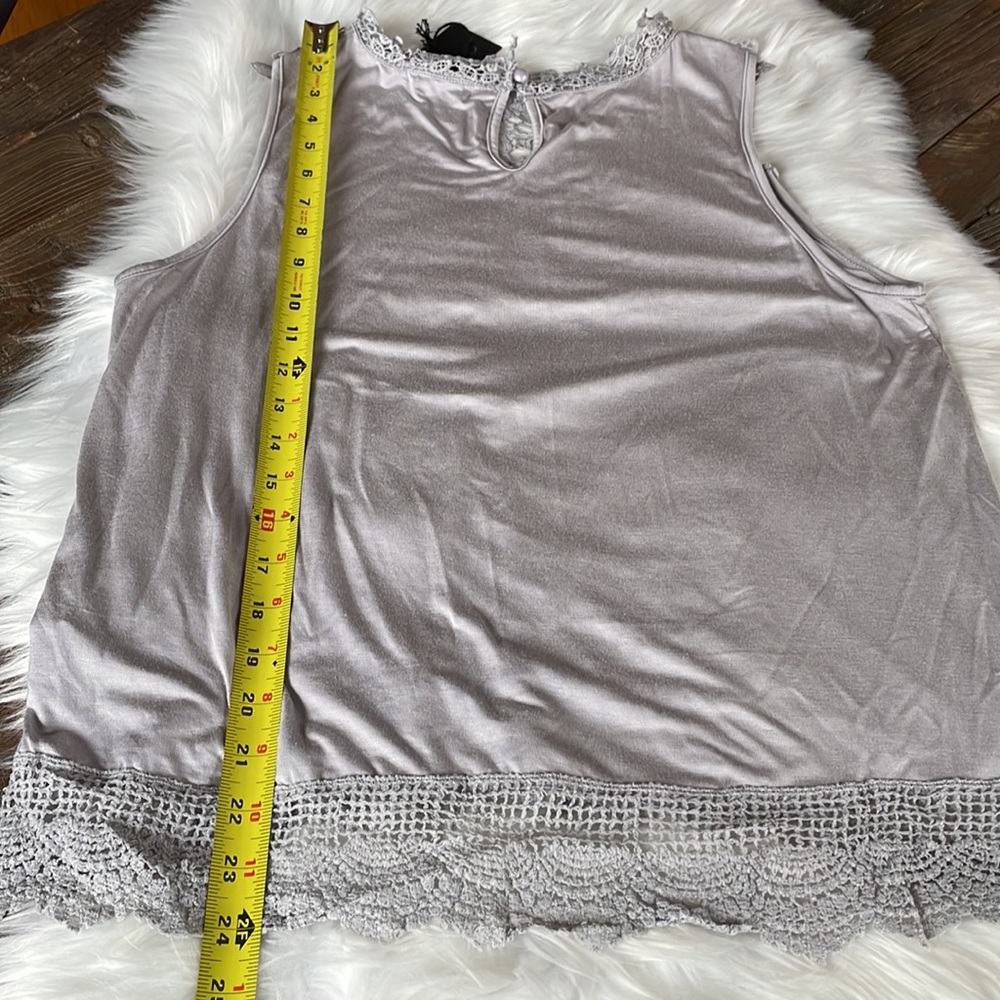 Rachel high neck lace bib tank NWT size M - Picture 6 of 8